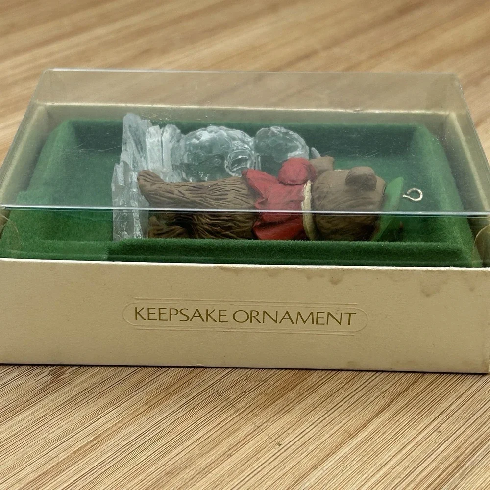Hallmark The‎ Ice Sculptor Artist Christmas Bear Ornament MINT in Box 1981